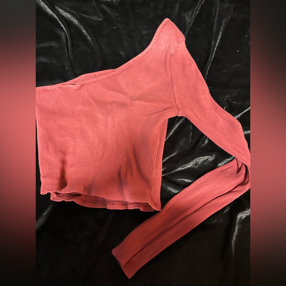 Woman’s top. Size medium. Burgundy red color.